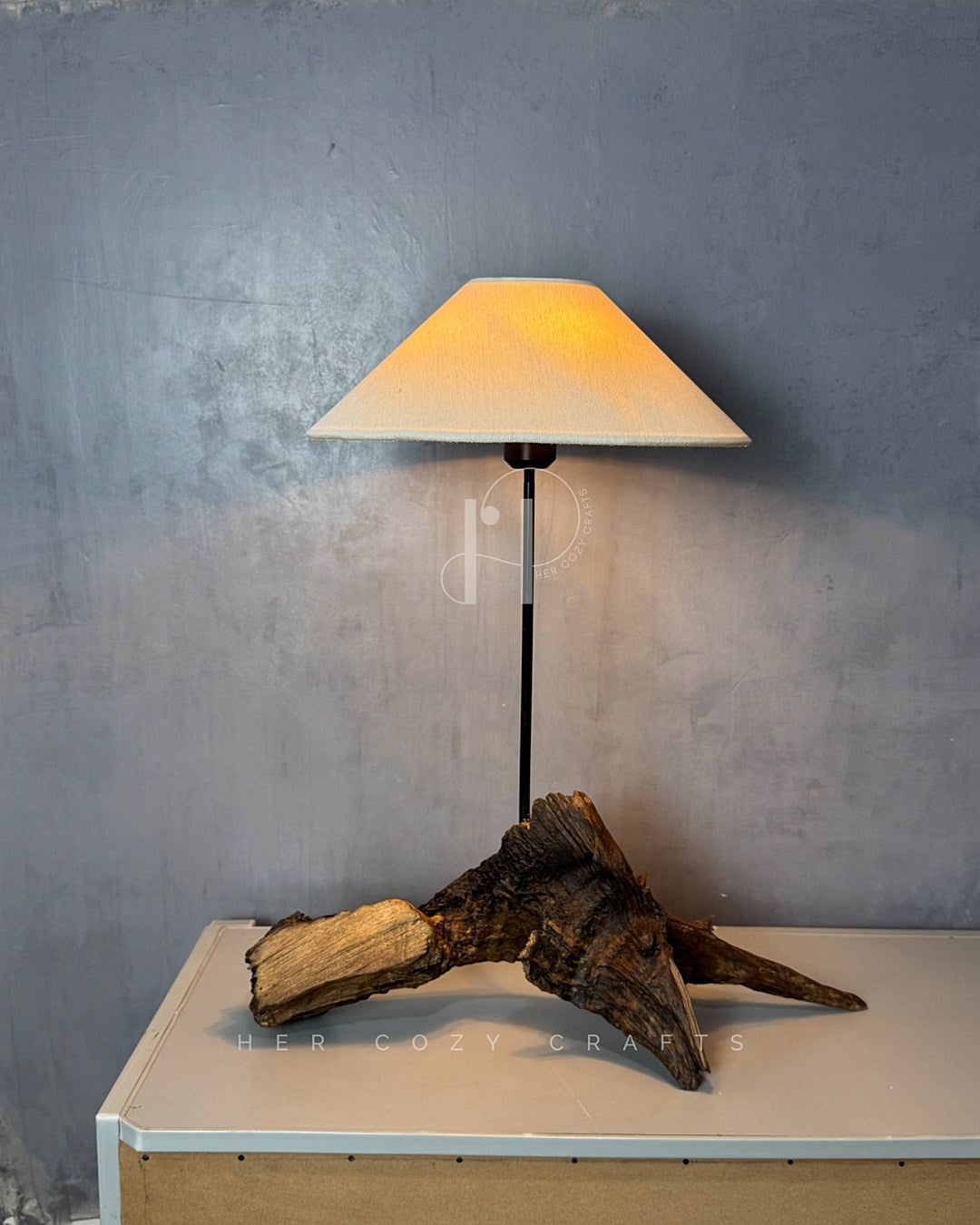 Driftwood Base Lamp – Sculptural Branch Wood with Off-White Fabric Shade