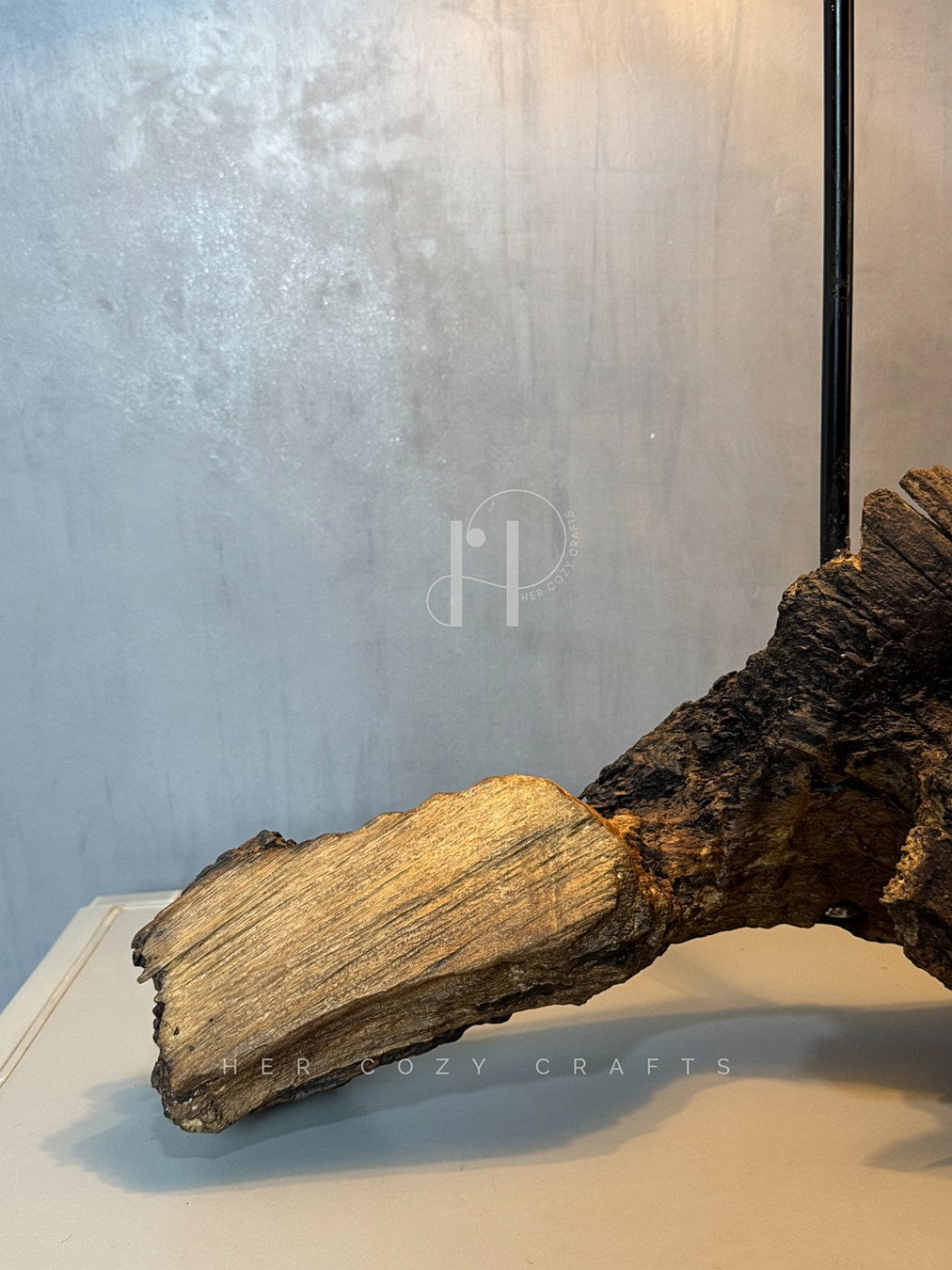 Driftwood Base Lamp – Sculptural Branch Wood with Off-White Fabric Shade